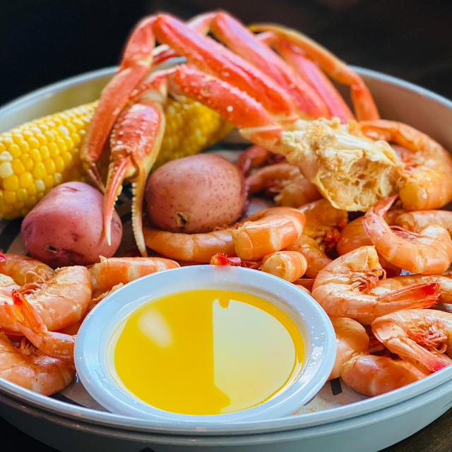 1/2 Boiled Shrimp & 1/2 Snow Crab.