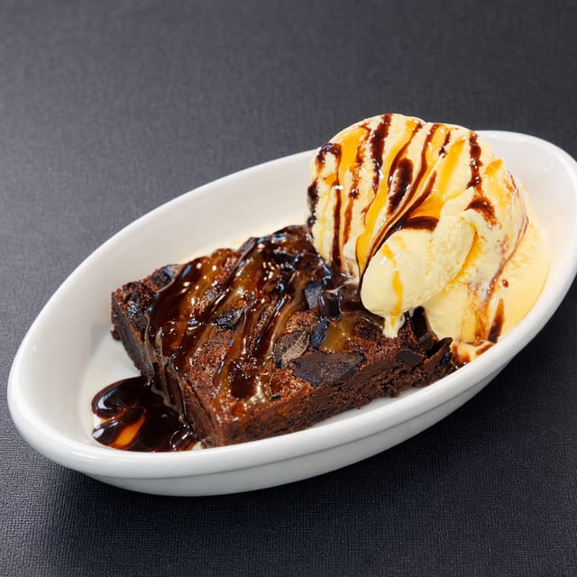 Fudge Brownie w/ Ice Cream.