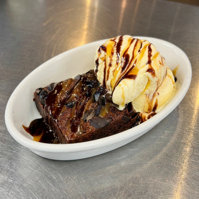 Fudge Brownie w/ Ice Cream.